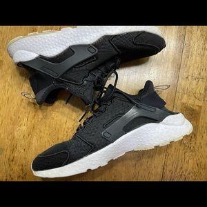 Men’s air huarache shoes size 10